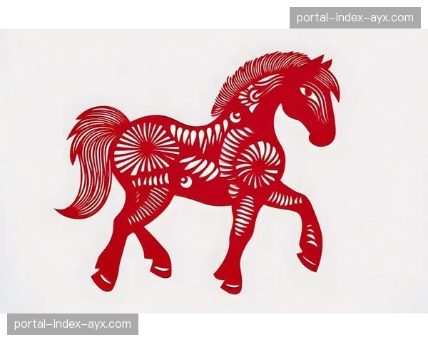 比赛用球展示马年生肖艺术设计，融合体育与文化元素