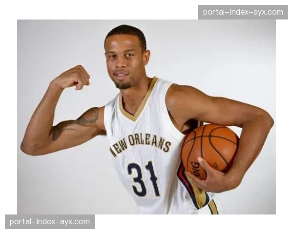 鹈鹕将与双向合同球员麦戈文斯新签一份3年合同