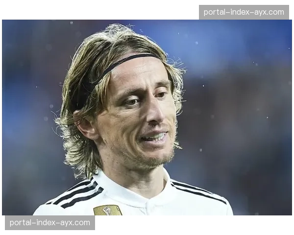 里尔中场核心伤愈复出，教练称其是攻防转换节拍器